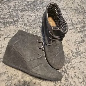 Toms Boots Womens 8.5 Gray Kala Desert Wedge Ankle Bootie Lace Up Casual Suede